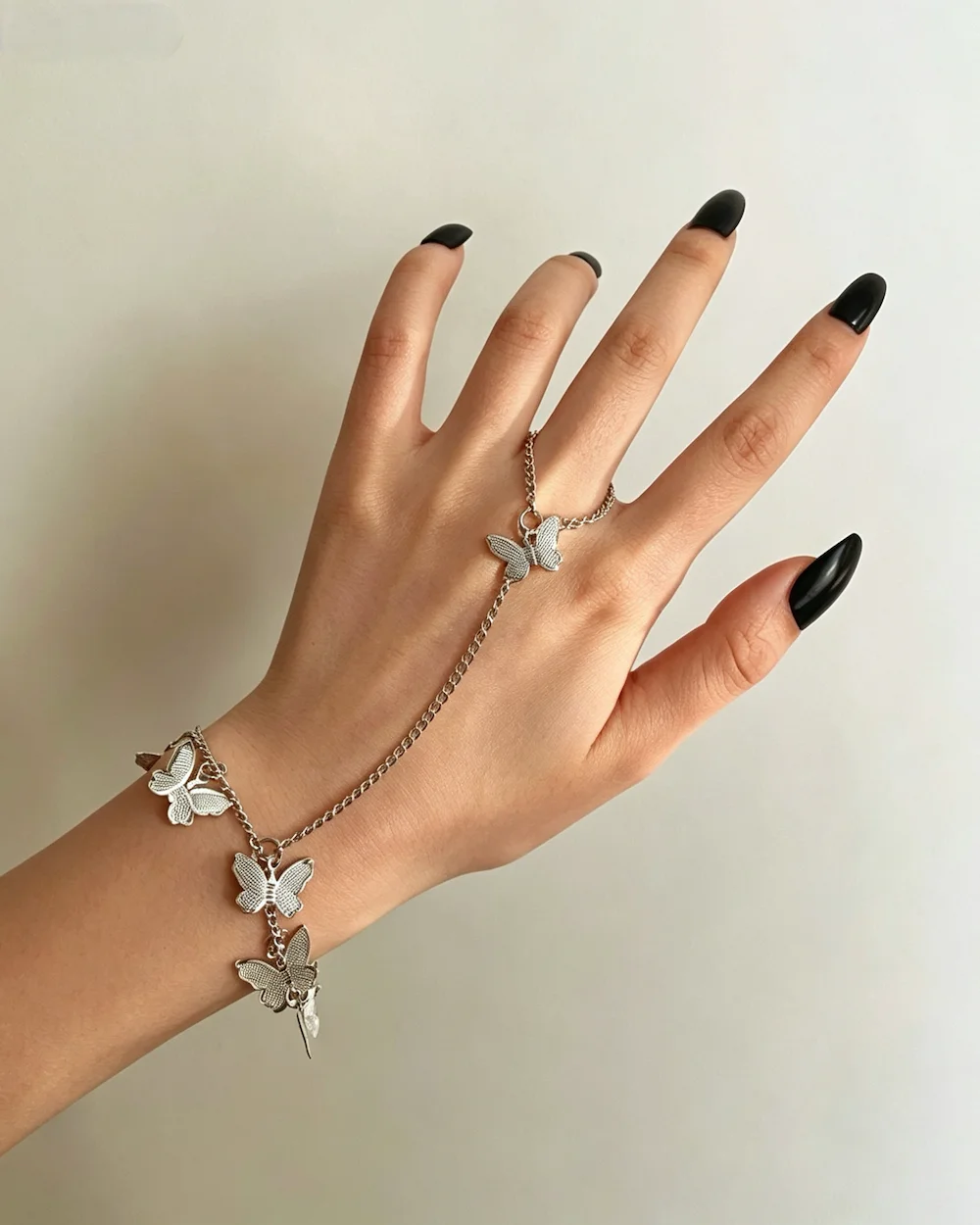Distinctive Butterfly Pendant Alloy Electroplated Finger Bracelet
